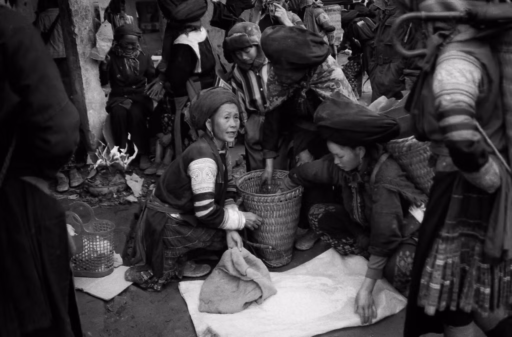 Cảnh họp chợ ở Sa Pa.