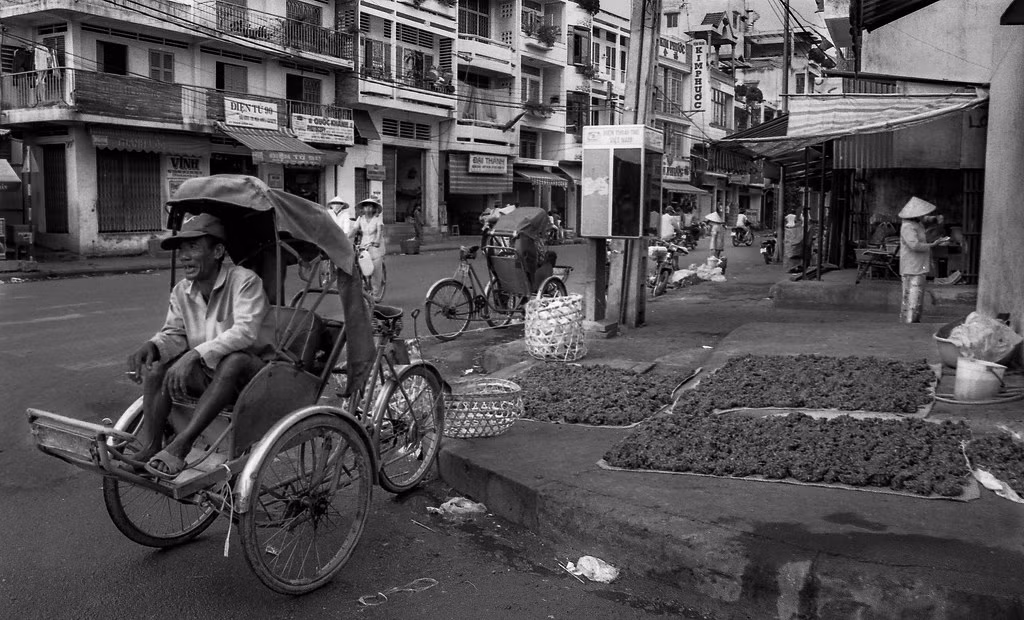 Người lái xích lô ở khu vực Chợ Lớn, TP. HCM năm 2000.