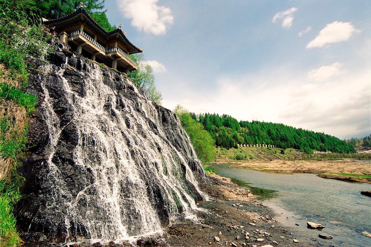 Thác Rimyongsu, một thắng cảnh ở vùng núi Trường Bạch.