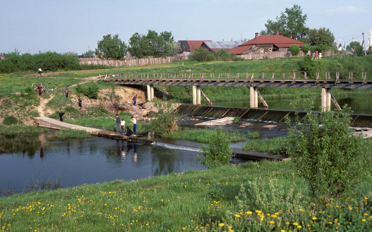 Sông Kamenka, con sông chính chảy qua Suzdal.