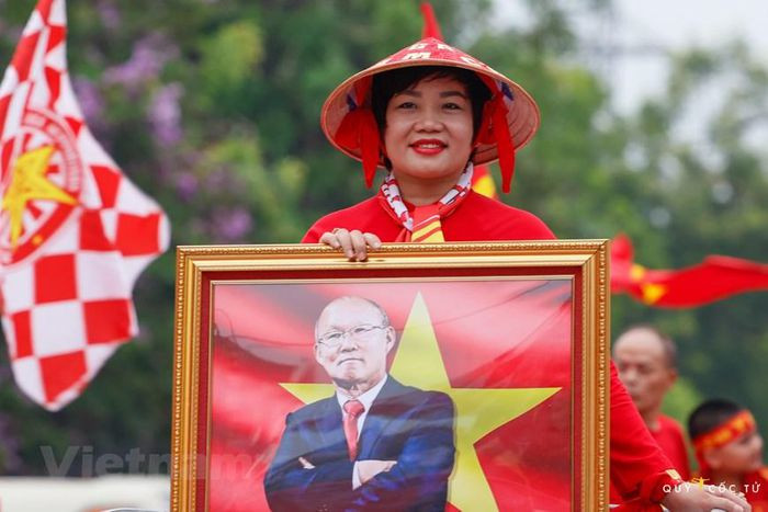 Tại SEA Games 31, không khó để bắt gặp hình ảnh cờ đỏ sao vàng bay rợp trời. (Ảnh: Ngô Trần Hải An/Vietnam+)