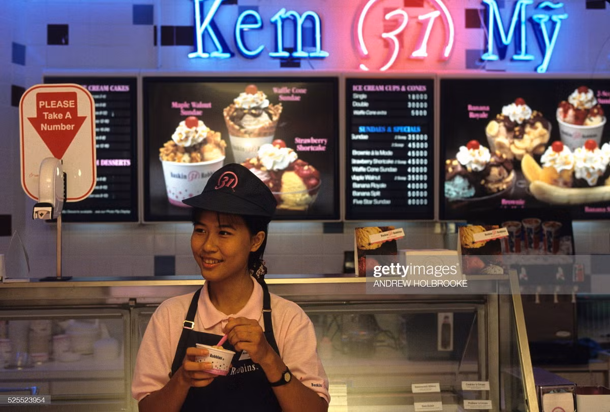 Trong cửa hàng kem của thương hiệu Baskin Robbins ở TP.HCM.