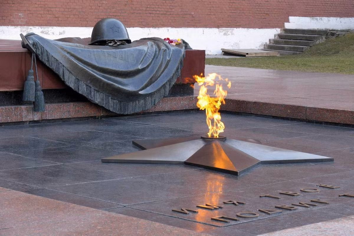  Thành phố Moskva. Phát-xit Đức đã lên kế hoạch đánh bại Moskva ngay trong vài tháng đầu tiên của cuộc chiến. Từ ngày 30/9-20/4/1942, dù lực lượng không cân bằng, quân đội Liên Xô chiến đấu với sự kiên trì phi thường và lòng dũng cảm đã dành chiến thắng vẻ vang, khiến kế hoạch chiến tranh thần tốc của Đức Quốc xã thất bại thảm hại. Ảnh: Mk.ru.