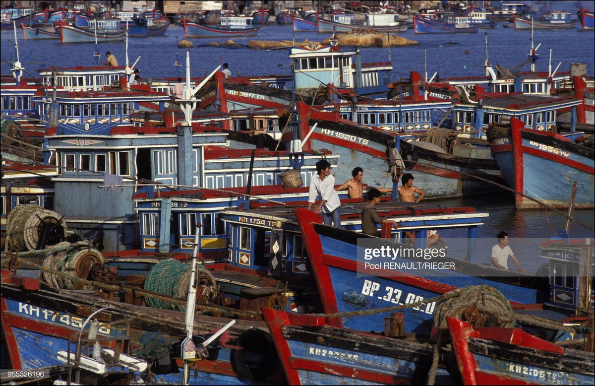 Những con thuyền đánh cá ở khu vực cửa sông Cái, Nha Trang.