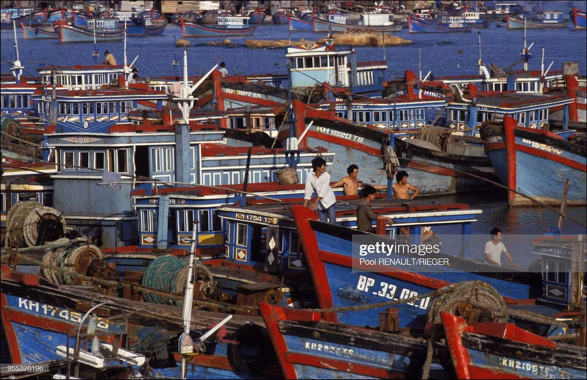 Những con thuyền đánh cá ở khu vực cửa sông Cái, Nha Trang.