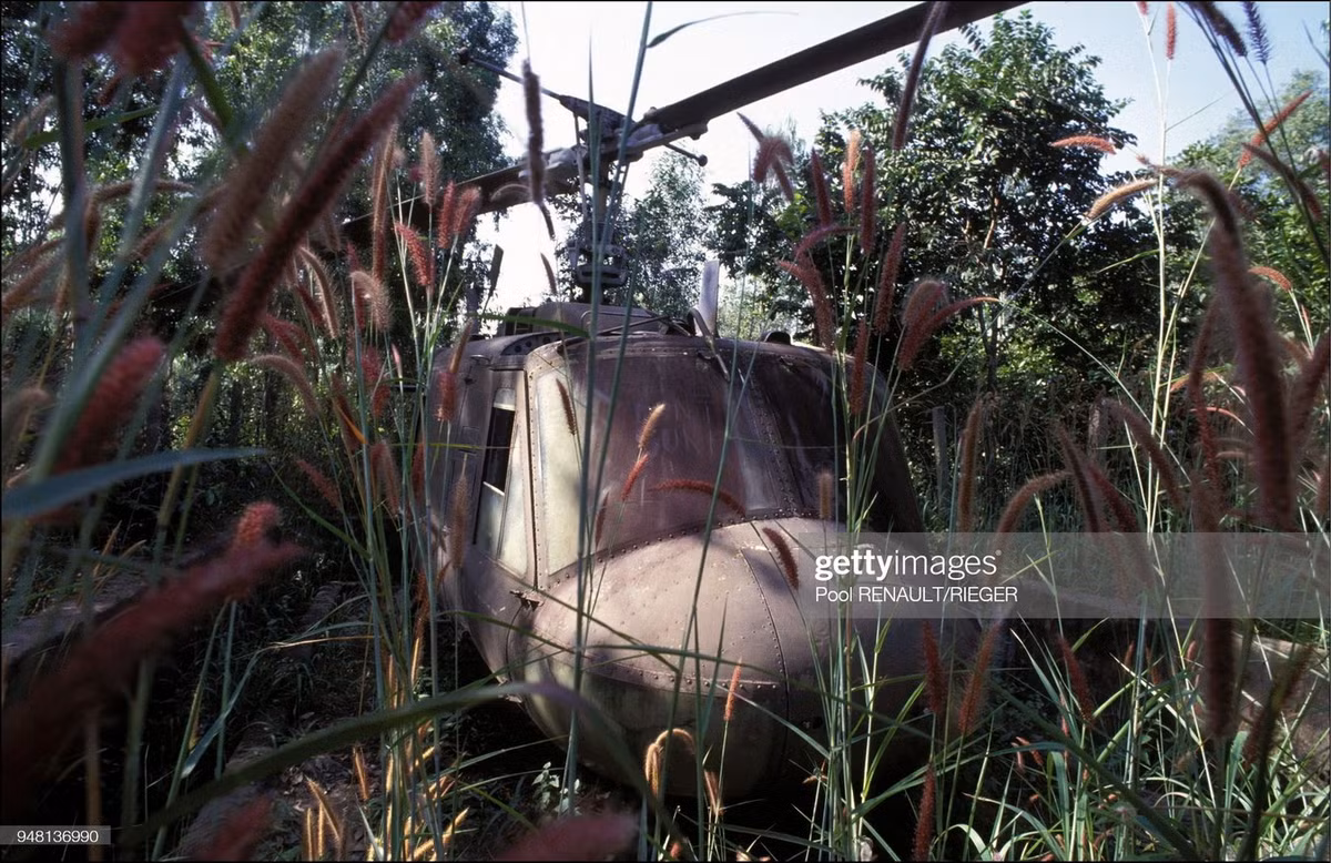 Xác trực thăng Mỹ ở khu di tích lịch sử địa đạo Củ Chi, TP. HCM năm 1992.