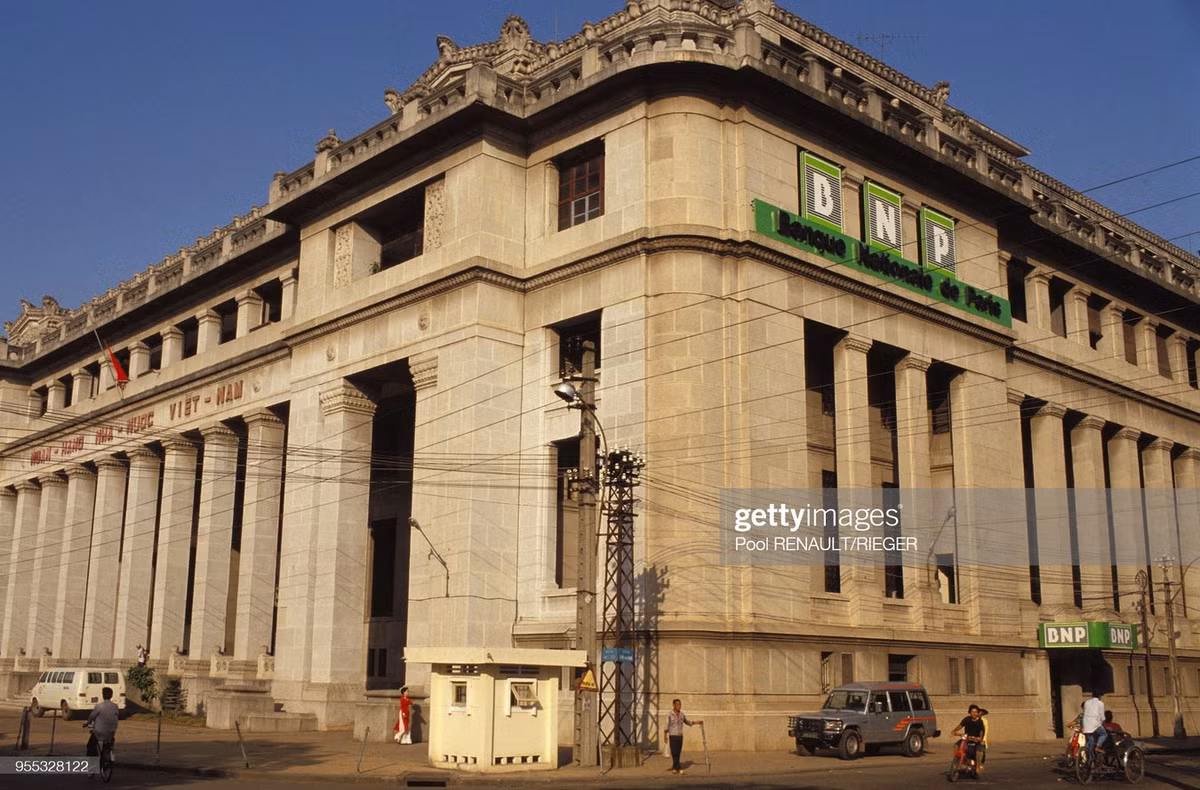 Tòa nhà Ngân hàng Nhà nước Việt Nam ở TP. HCM. Bên hông tòa nhà lúc này đặt chi nhánh ngân hàng BNP của Pháp.
