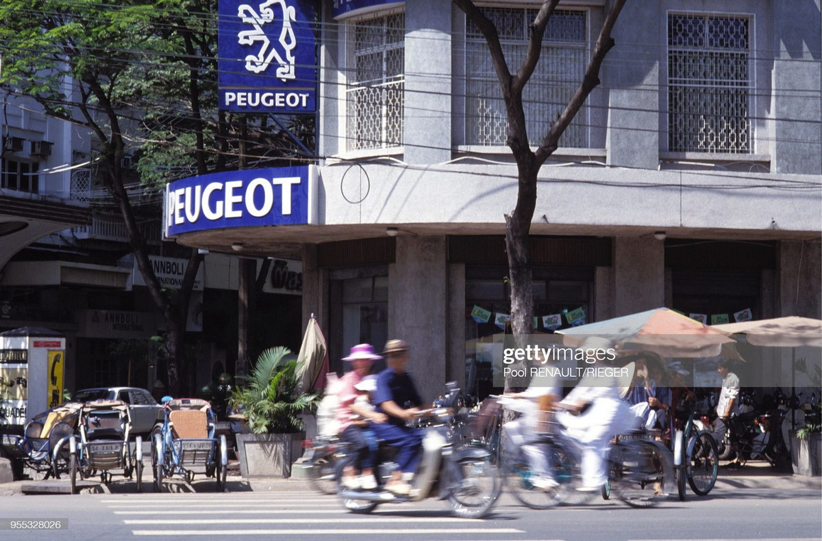 Đại lý của hãng xe hơi Pháp Peugeot ở TP. HCM.