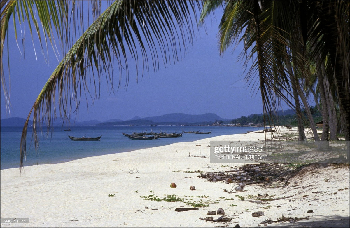 Một bãi biển hoang sơ ở Phú Quốc.