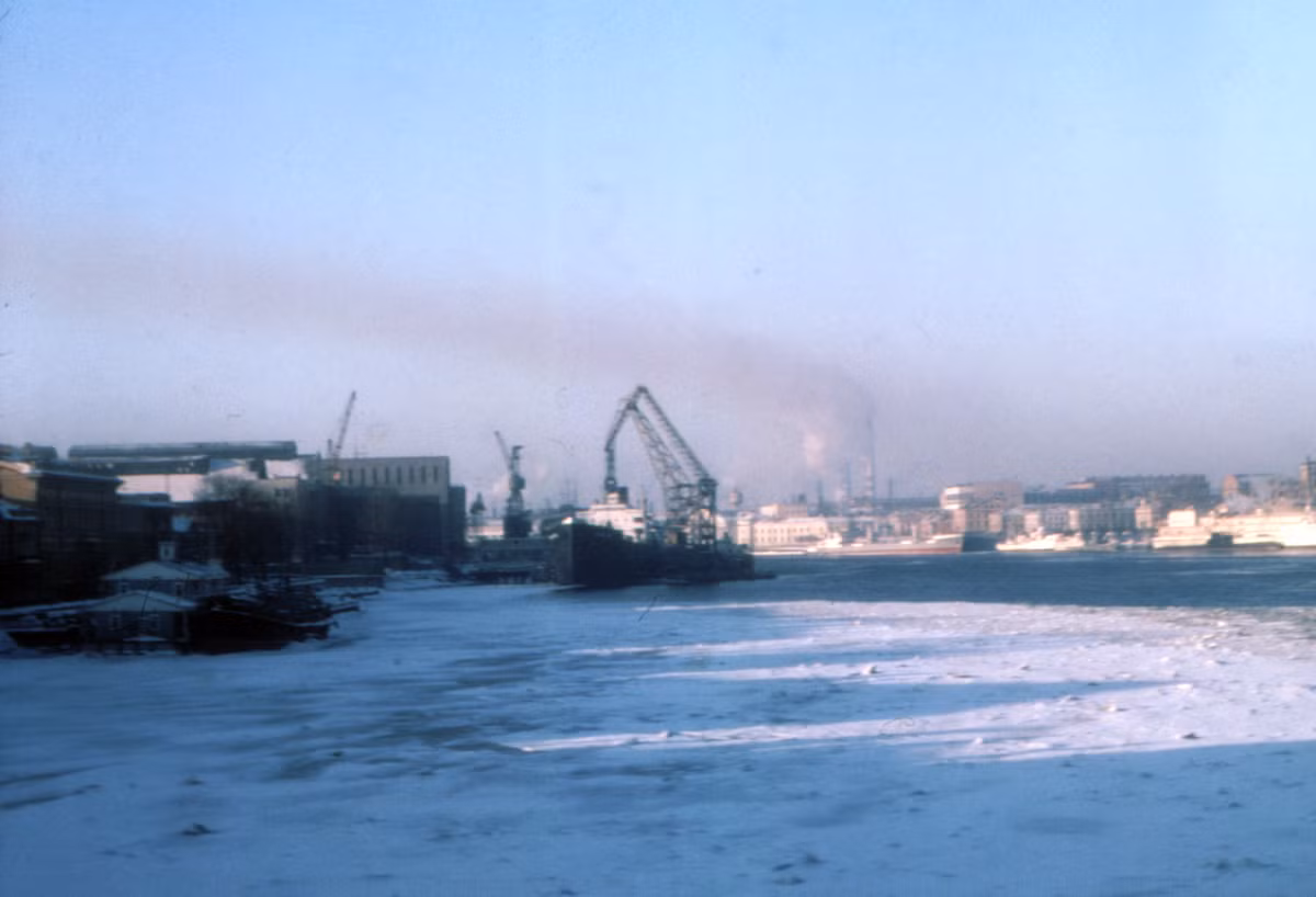 Sông Neva, khu vực cảng Leningrad đóng băng.