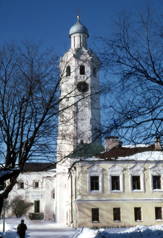 Nhà thờ Thánh Sophia và tháp đồng hồ ở điện Kremly Novgorod.