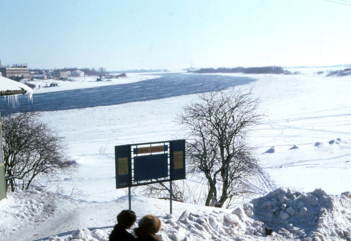 Phong cảnh nhìn từ điện Kremly Novgorod, với sông Volkhov ở phía xa.