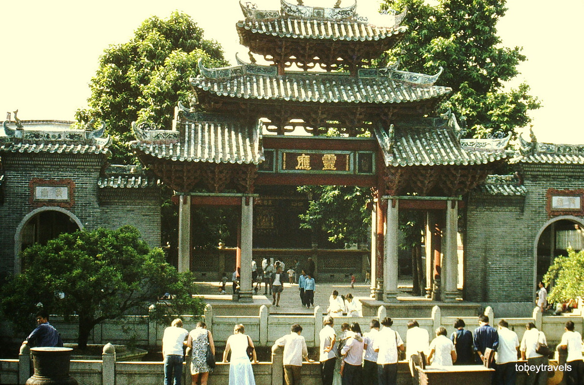 Cánh cổng của Phật Sơn Tổ Miếu, địa điểm tâm linh nổi tiếng ở Phật Sơn, thành phố nằm liền kề Quảng Châu.