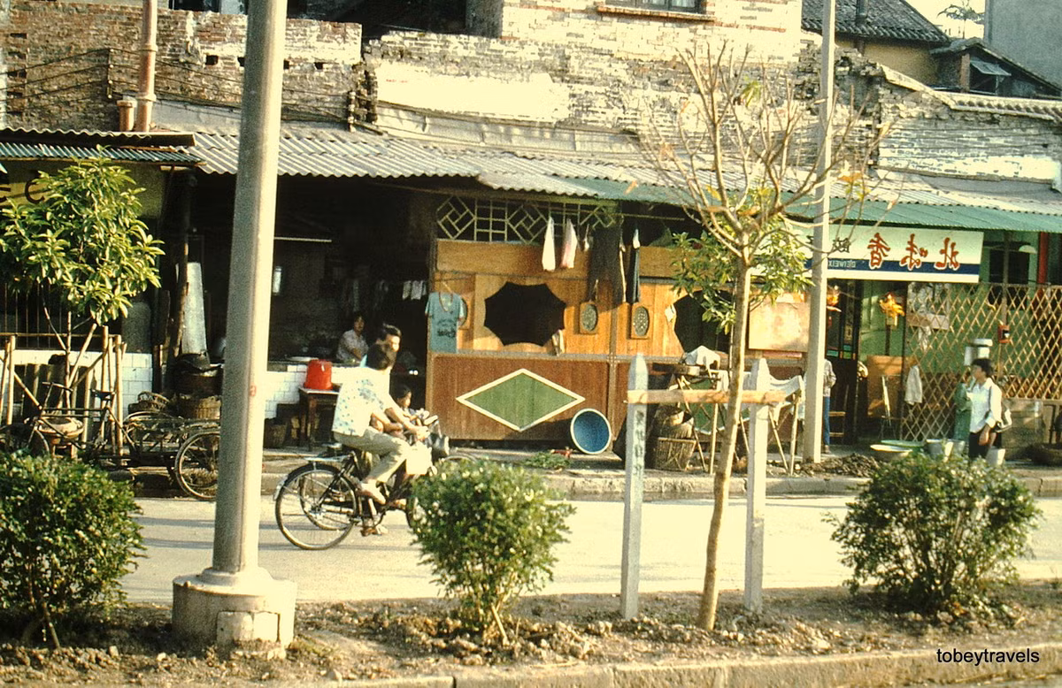 Quán ăn ven đường.