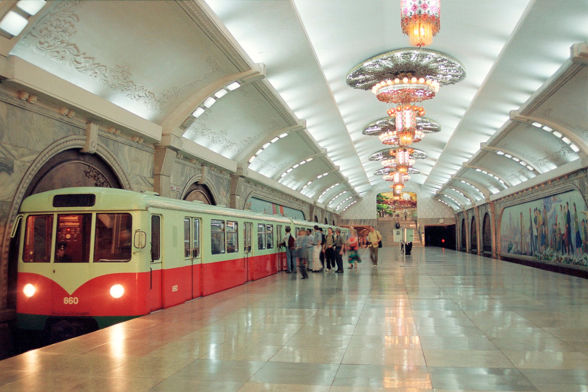 Không gian trong ga tàu điện ngầm Puhung, Bình Nhưỡng.