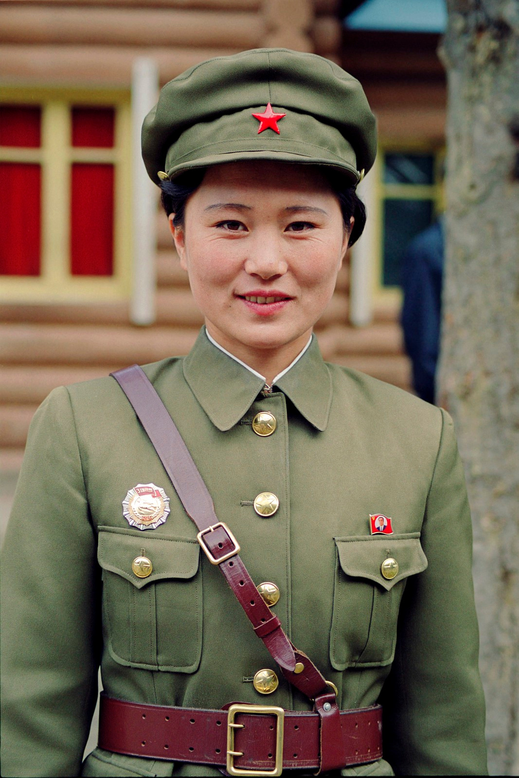 Nữ quân nhân ở Trại bí mật, một di tích lịch sử cách mạng ở núi Trường Bạch, nơi lãnh tụ Kim Nhật Thành lãnh đạo cuộc kháng chiến chống Nhật.