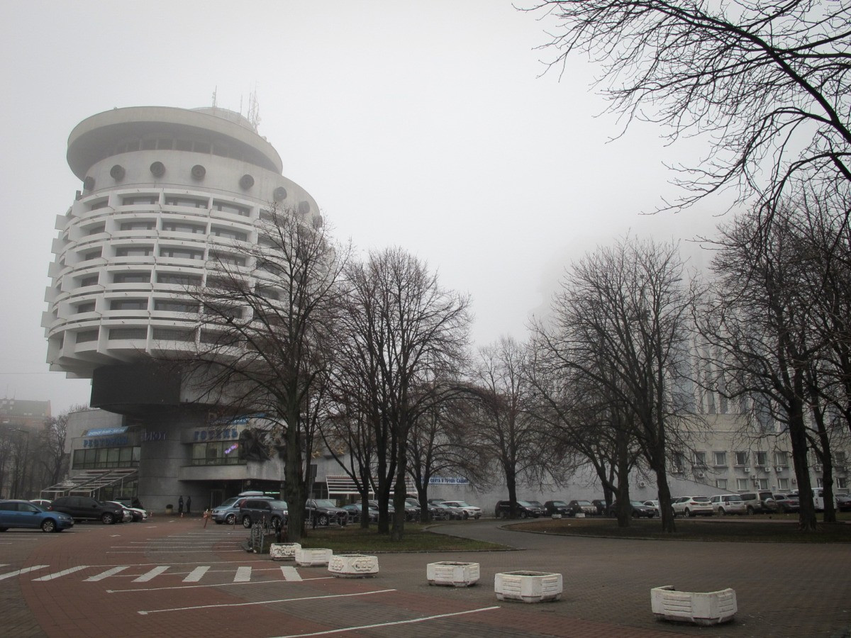 Khách sạn Salyut được xây năm 1984, được coi là một trong những công trình kiến trúc độc lạ nhất thành phố Kiev thời Liên Xô. Ảnh: Meganstarr.com.