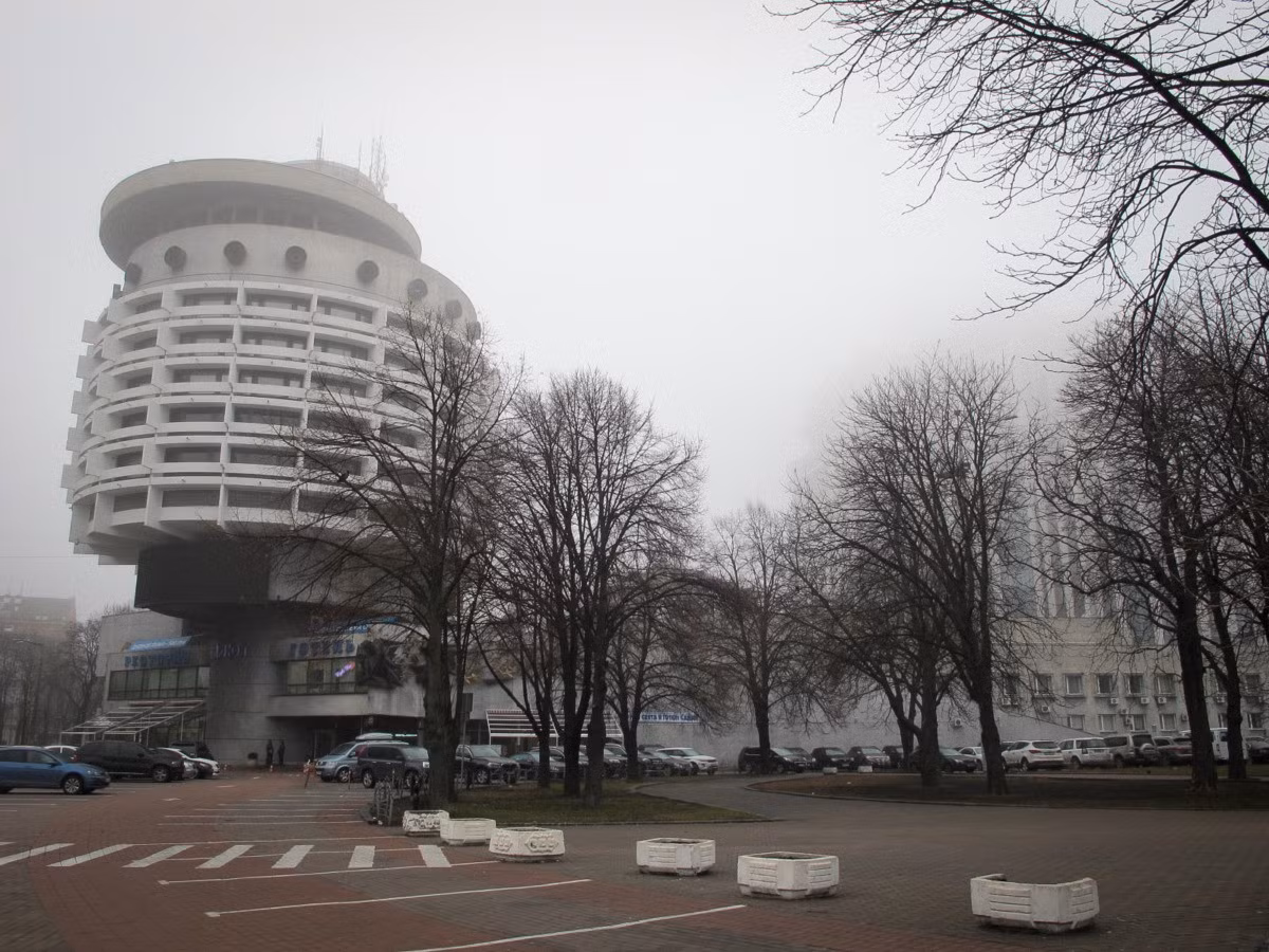 Khách sạn Salyut được xây năm 1984, được coi là một trong những công trình kiến trúc độc lạ nhất thành phố Kiev thời Liên Xô. Ảnh: Meganstarr.com.