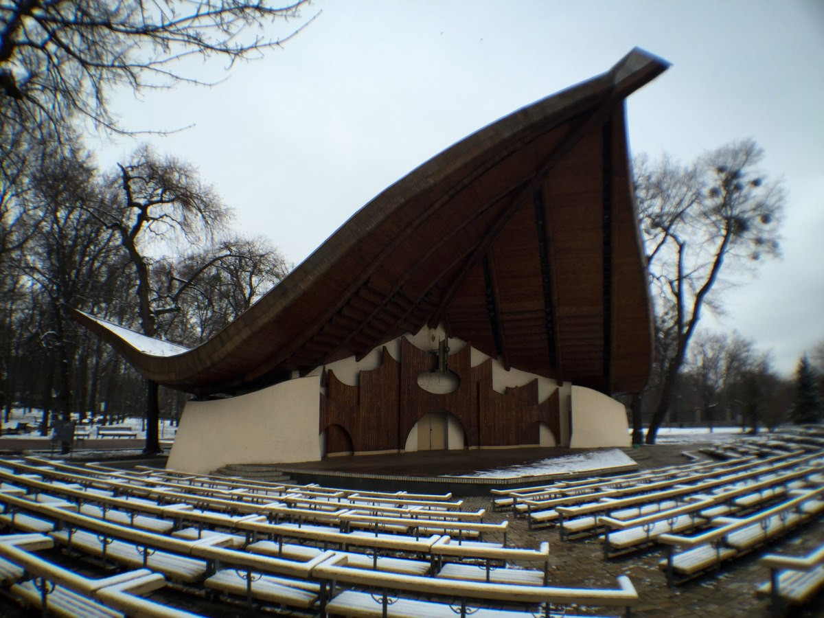 Một sân khấu có thiết kế độc đáo ở công viên Mariyinsky.