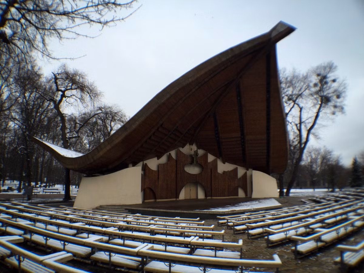 Một sân khấu có thiết kế độc đáo ở công viên Mariyinsky.