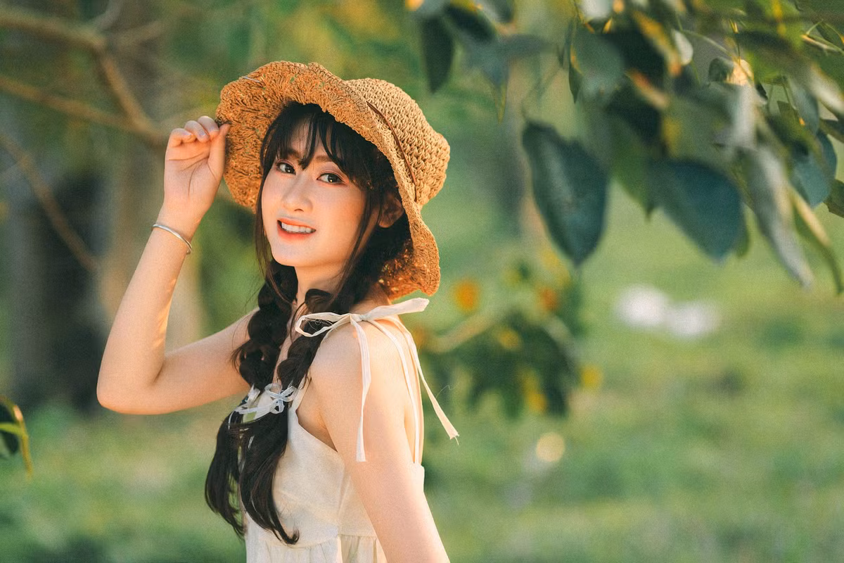 Nu sinh truong Dai hoc Hoa Binh khien 