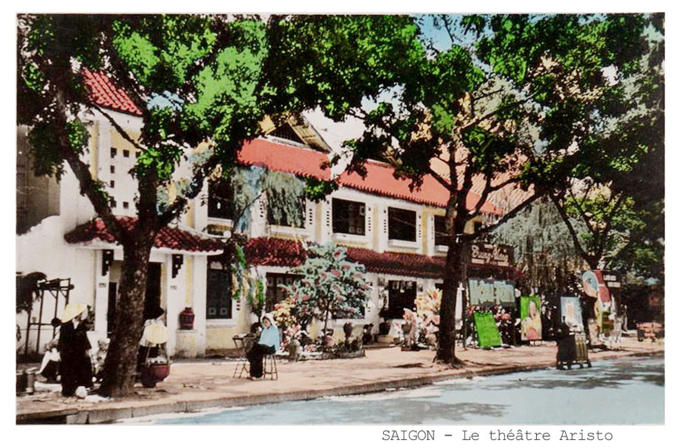 Rạp hát Aristo (Trung Ương Hí Viện) tọa lạc tại đường Colonel Budonnet. Ngày nay công trình này đã nhường chỗ cho khách sạn 5 sao New World Sài Gòn (76 Lê Lai).