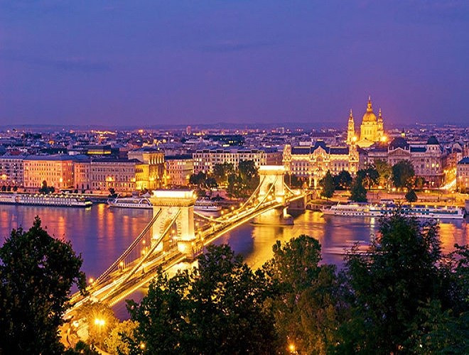 Sông Danube, Châu Âu nổi tiếng với điệu van-xơ có tên “Danube xanh”, sông Danube từ lâu đã là đường thủy chính của châu Âu, nối từ tây sang đông, từ Đức qua Áo, Hungary đến Romani và Ukraina (Nguồn: VOV)