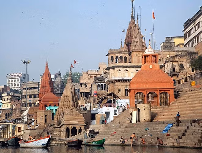 Sông Hằng, con sông linh thiêng nhất ở Ấn Độ, bắt nguồn từ dãy Himalaya, bang Uttarakhand (Ấn Độ) chảy về phía nam và phía đông thông qua hướng bắc của Ấn Độ và Bangladesh trước khi đổ ra vịnh Bengal (Nguồn: Tuổi trẻ)