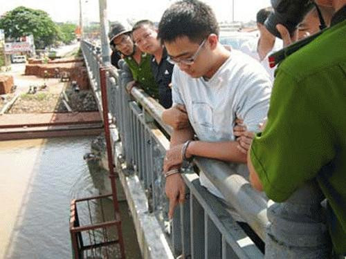 Tháng 5/2010, Nghĩa được người yêu mới giao chìa khóa nhà tại chung cư trên để về quê. Khi trông nhà cho bạn gái, Nghĩa điện thoại cho người yêu cũ là chị Nguyễn Phương Linh (Hai Bà Trưng, Hà Nội) đến căn hộ trên để tâm sự. Tai đây, vào khoảng 22h30 ngày 4/5/2010, lợi dụng lúc chị Linh đang đứng soi gương, kẻ ác nhân này đã dùng dao đâm chết nạn nhân, nhằm cướp tài sản là xe máy và laptop. Để che giấu tội ác, Nghĩa đã thực hiện một hành vi man rợ cắt đầu và các đầu ngón tay nạn nhân.