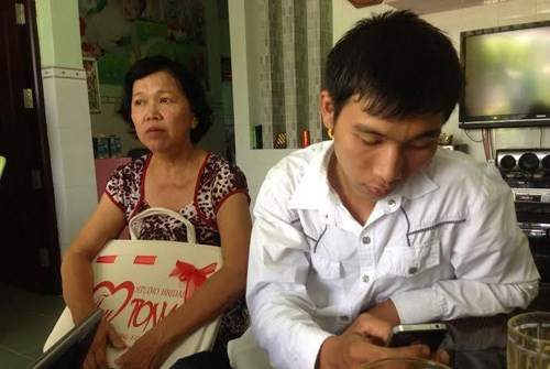 9. Vận động viên Seagame “mất vợ” ngay trong tiệc cưới Cuối tuần qua, lễ cưới của anh Nguyễn Vũ Đăng, vận động viên Kempo từng đoạt huy chương bạc tại Seagame 26 và chị Mỹ V. được tổ chức trang trọng tại một nhà hàng lớn giữa trung tâm TP HCM. Tuy nhiên, khi tiệc còn đang sôi động thì chú rể thảng thốt khi phát hiện vợ mất tích với toàn bộ nữ trang.