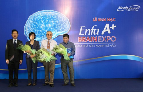 Kết quả thanh tra của Bộ Tài chính cho thấy, 5 ông lớn ngành sữa Việt Nam đều đang chi quá nhiều tiền cho quảng cáo, tiếp thị khiến giá thành sữa tăng và người tiêu dùng phải hứng chịu, trong đó mạnh tay nhất là Vinamilk.