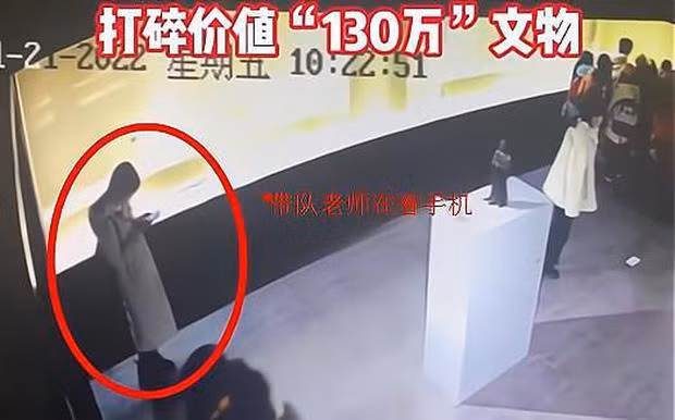 Con lam hong co vat tri gia gan 5 ty, phan ung cua phu huynh khien du luan day song