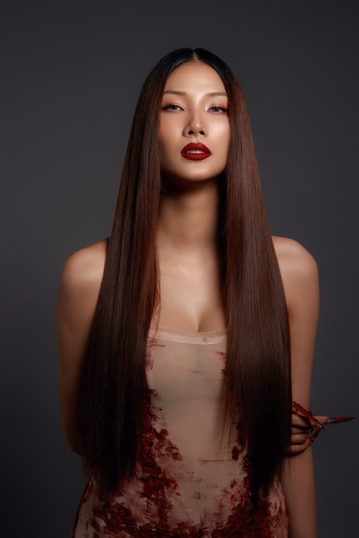 Vi sao Hoang Thuy bong dung dao lai vu mat tui Chanel?