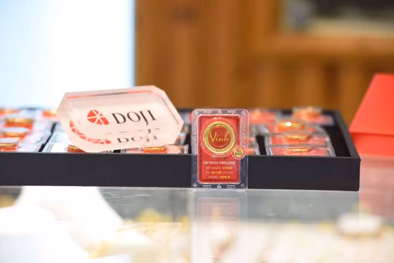 Gia vang hom nay 25/11: Dung o muc thap sau cu sut giam