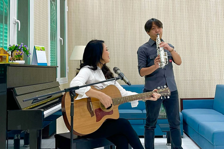 Nhan sac tre mai khong gia cua NSND Thai Bao o tuoi U60-Hinh-17