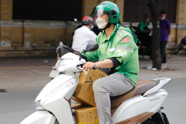 Tai xe xe om cong nghe o TPHCM nong long truoc gio G-Hinh-4