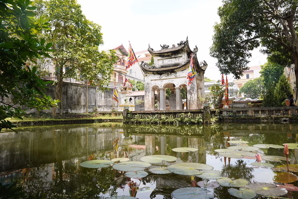 Cũng như Gia Cát Lượng, ông đã giúp giữ vững nền độc lập, phát triển đất nước, xây dựng một xã hội phồn thịnh, bình yên. Vì những đóng góp to lớn, ông được nhân dân lập đền thờ. Ảnh: CDKH.