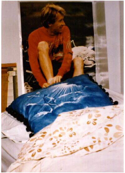 Xương người hiện hình. Sinh viên trường ĐH New York ở bang Geneseo - đã chụp bức ảnh tại phòng C2D1, ký túc xá Erie Hall năm 1985 bằng máy 35MM. "Con ma" trong ảnh được cho là một cậu chàng có tên “Tommy”, đã treo cổ tự vẫn ngay trong ký túc xá vài năm trước.