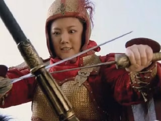 Hỗ Tam Nương không chỉ đẹp người, là con nhà danh giá mà còn võ nghệ siêu quần. Thủy Hử hồi 47 viết, Hỗ Tam Nương chỉ qua một trận đánh cũng đủ để khiếp đảm quần hùng Lương Sơn.