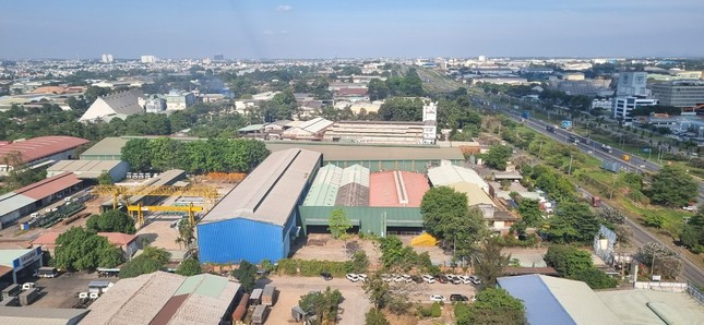 Năm 2008, Đồng Nai đề xuất Chính phủ thực hiện chuyển đổi công năng của KCN Biên Hòa 1 nhằm mục tiêu bảo vệ môi trường nước sông Đồng Nai. Ngày 7/10/2009, Thủ tướng Chính phủ đồng ý chủ trương chuyển đổi công năng KCN Biên Hòa 1 thành khu đô thị thương mại dịch vụ Biên Hòa 1.