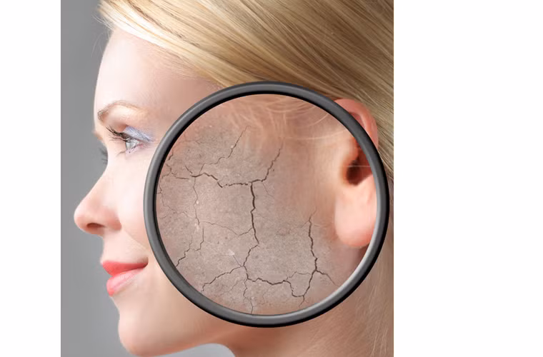 Da. Lão hóa từ tuổi 25. Mặc dù, bạn không nhìn thấy những thay đổi rõ rệt ngay từ lúc này nhưng các tế bào da đã bắt đầu bước vào thời kỳ sau “son sắt”. Các nếp nhăn, đồi mồi cũng bắt đầu xuất hiện.