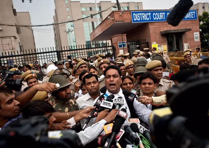 Luật sư biện hộ cho gia đình nạn nhân nữ sinh viên đại học Ấn Độ bị cưỡng hiếp tập thể đến chết cuối năm ngoái trong vòng vây của truyền thông tuyên bố, 4 yêu râu xanh gây ra tội ác trên đã bị kết án treo cổ ngày 13/9.