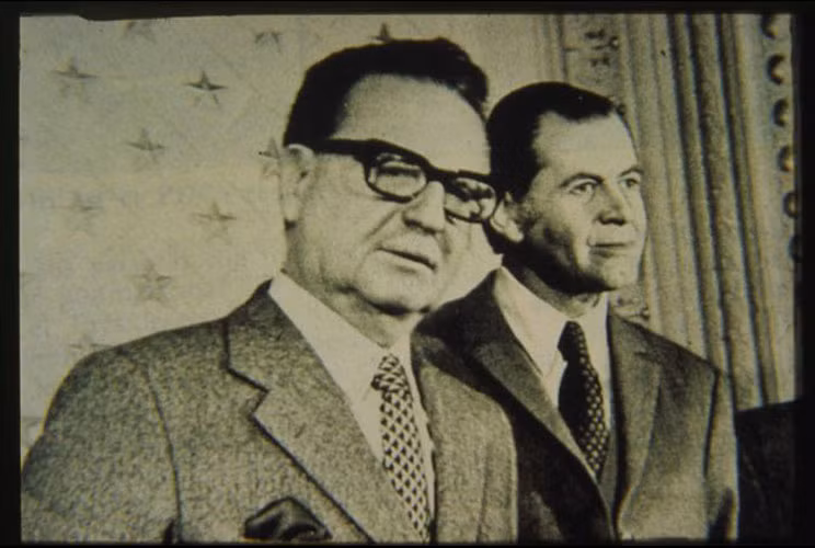 11/9/1973: Tổng thống Chile Salvador Allende bị sát hại trong vụ đảo chính quân sự do tướng Augusto Pinochet phát động.