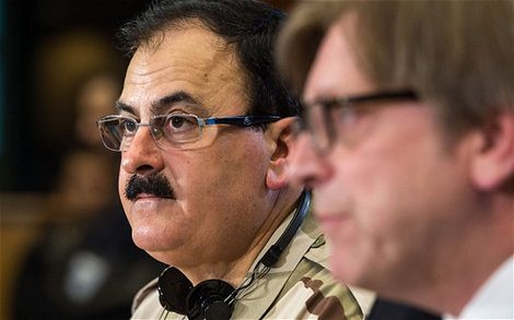 Tướng Salim Idris (trái) của Quân đội Syria Tự do (FSA) đối lập.