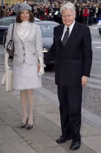 10. Olafur Ragnar Grímsson – Tổng thống Iceland: Chuộng vest 2 hàng khuy cài chéo và ve áo nhọn, ông Olafur Ragnar Grímsson xây dựng hình tượng người đàn ông lịch lãm, sang trọng, quyền lực - phong cách của các quý tộc Anh.