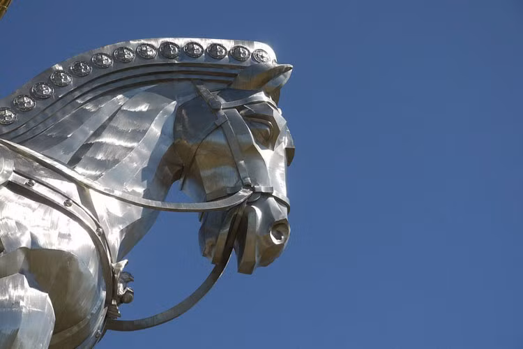 Thành Cát Tư Hãn cũng được xem là biểu tượng của văn hóa Mông Cổ. Ông sáng lập ra đế chế Mông Cổ từng có thời hùng mạnh nhất thế giới.