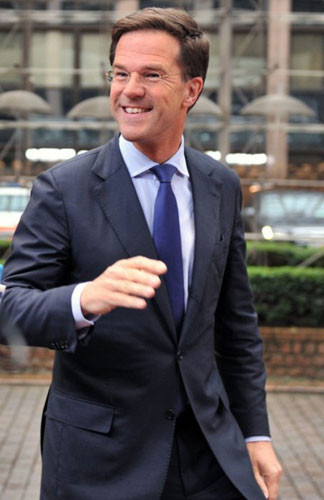 4. Mark Rutte - Thủ tướng Hà Lan: được nhiều người nhận xét giống tài tử Hollywood Pierce Brosnan với phong cách ăn mặc sang trọng, tinh tế. Ông Rutte ưa chuộng thương hiệu LensCrafters.