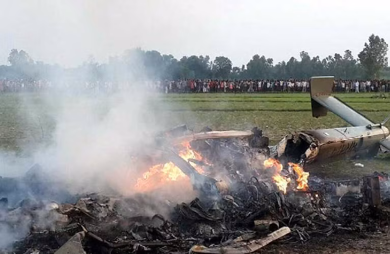Chiều ngày hôm qua (25/7), một chiếc trực thăng đa năng HAL Dhruv của Không quân Ấn Độ đã đâm xuống Manipurwa thuộc khu vực Ataria, gần Sitapur, bang Uttar Pradesh, trong lúc thực hiện chuyến bay tới Allahabad. Vụ tai nạn khiến 2 phi công và 5 sĩ quan trên trực thăng thiệt mạng. Đây là vụ tai nạn thứ 9 liên quan tới mẫu trực thăng mới hoạt động 12 năm này.