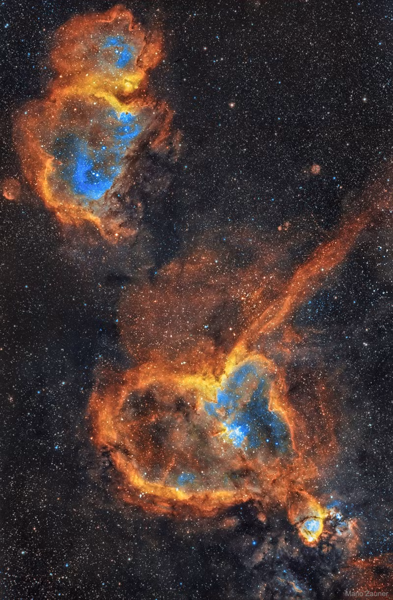 Đã bao giờ bạn biết rằng trái tim và linh hồn của thiên hà chúng ta nằm trong chòm sao Thiên hậu (Cassiopeia). Thực tế thì đó chính là nơi 2 tinh vân rực sáng có tên là "Trái Tim và Linh hồn" đã được phát hiện. Tinh vân Trái tim có tên chính thức là IC 1805 nằm ở góc phải bên dưới trong khi Tinh vân Linh hồn có tên chính thức là IC 1871 nằm ở góc trái bên trên. Ánh sáng sẽ phải mất 6.000 năm để tới được hành tinh của chúng ta từ những tinh vân này.