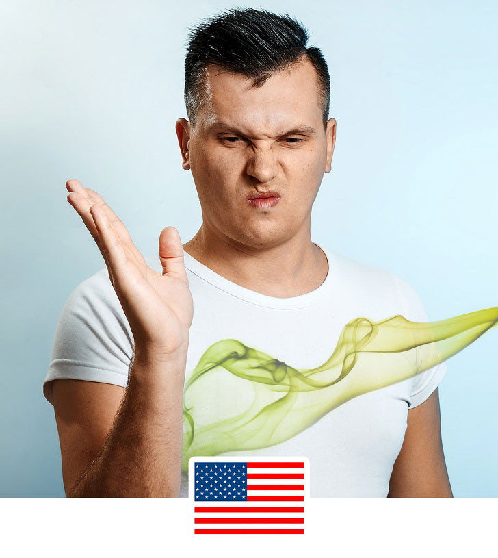  11. Phẩy tay qua lại: Bạn thường phẩy tay khi cảm thấy thứ gì đó bốc mùi kinh khủng. Ở Nhật Bản, đây được coi là “Không được”, “Không cần đâu” hoặc “Không đời nào”.